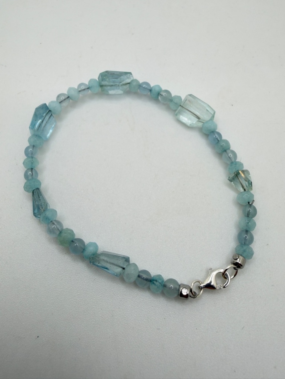 NWOT 7" ALL AQUAMARINE faceted beaded bracelet with‎ 925 hook clasp!